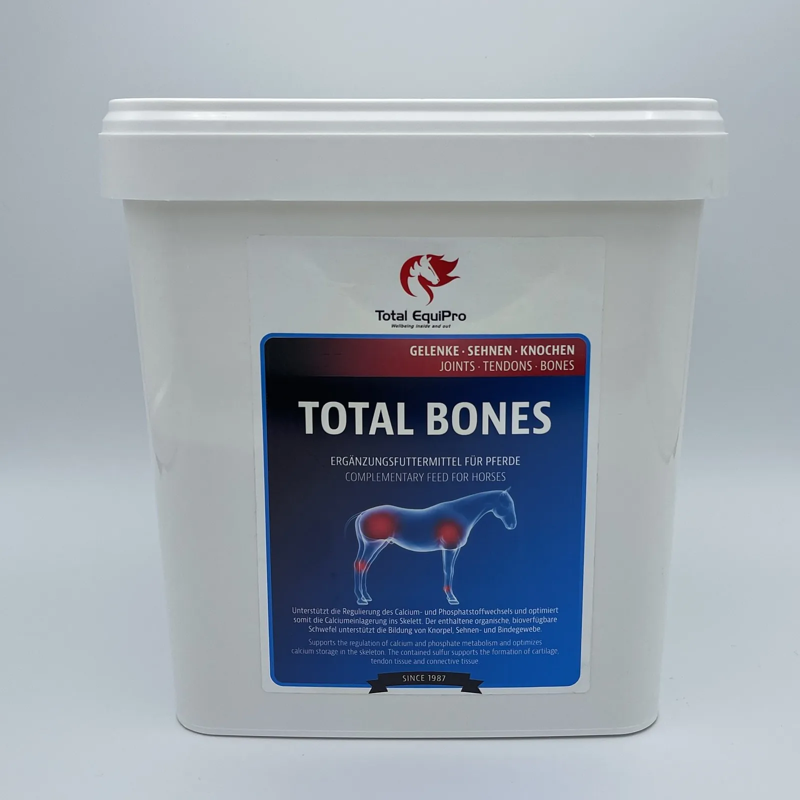 Bones von TOTAL EquiPro vorher: Studiofoto des Eimers